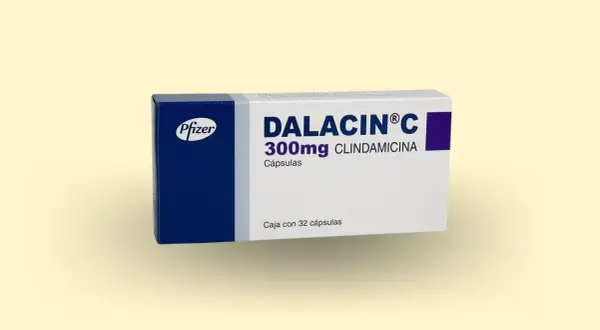 Opakowanie leku Dalacin C 300mg z klindamycyną, 32 kapsułki.