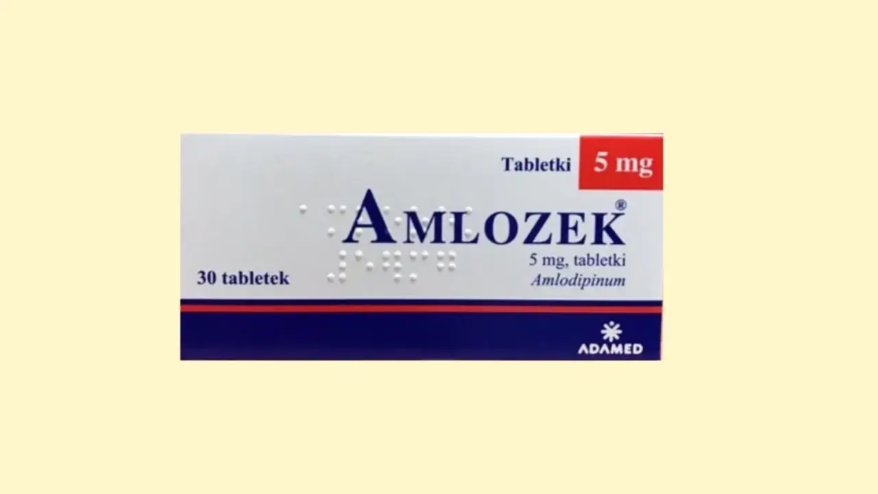 Opakowanie leku Amlotek, zawierające 30 tabletek po 5 mg.